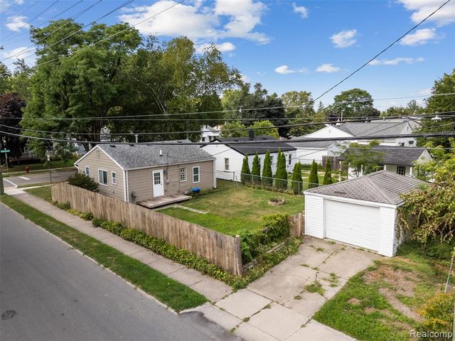 1821 E Hazelhurst Street, Ferndale, MI 48220