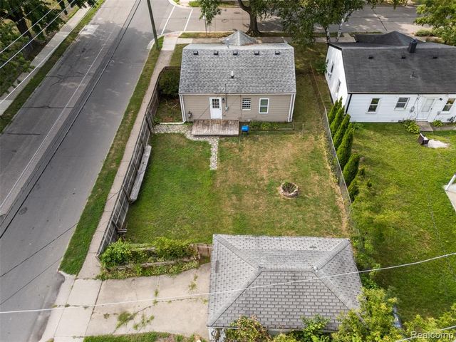 1821 E Hazelhurst Street, Ferndale, MI 48220