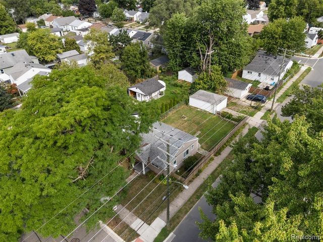 1821 E Hazelhurst Street, Ferndale, MI 48220