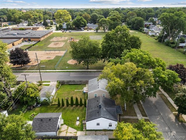 1821 E Hazelhurst Street, Ferndale, MI 48220