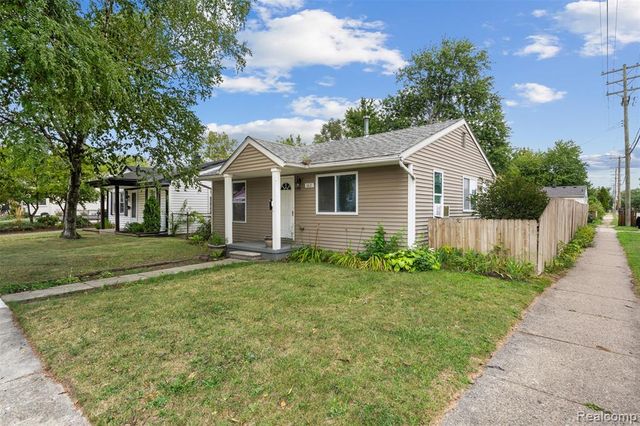 1821 E Hazelhurst Street, Ferndale, MI 48220