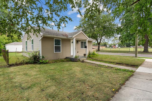 1821 E Hazelhurst Street, Ferndale, MI 48220