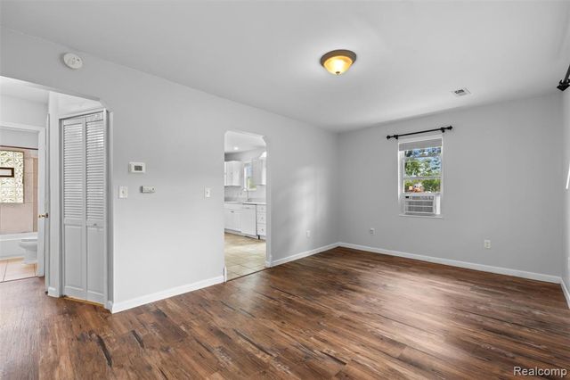 1821 E Hazelhurst Street, Ferndale, MI 48220
