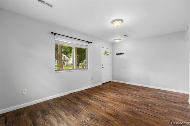 1821 E Hazelhurst Street, Ferndale, MI 48220