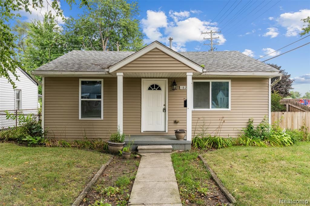 1821 E Hazelhurst Street, Ferndale, MI 48220
