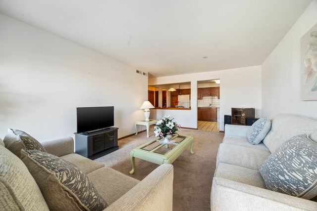 6461 W Warner Avenue 517, Chicago, IL 60634