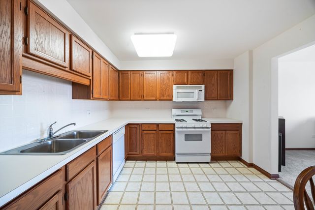 6461 W Warner Avenue 517, Chicago, IL 60634