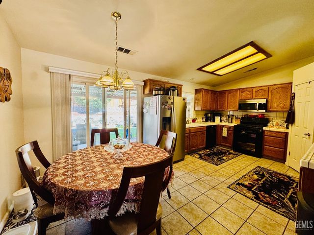 238 Tanner Michael Drive, Bakersfield, CA 93308