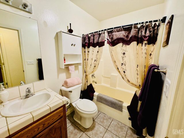 238 Tanner Michael Drive, Bakersfield, CA 93308