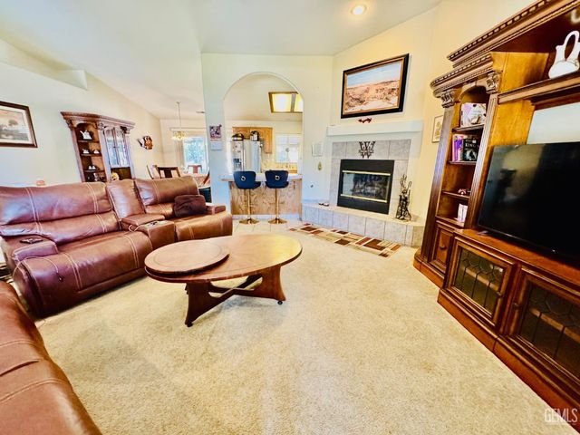 238 Tanner Michael Drive, Bakersfield, CA 93308