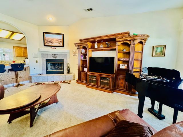 238 Tanner Michael Drive, Bakersfield, CA 93308