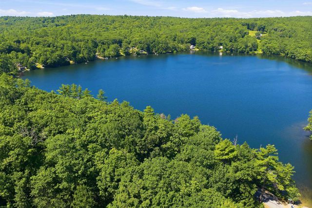 9 Berry Road, Loudon, NH 03307