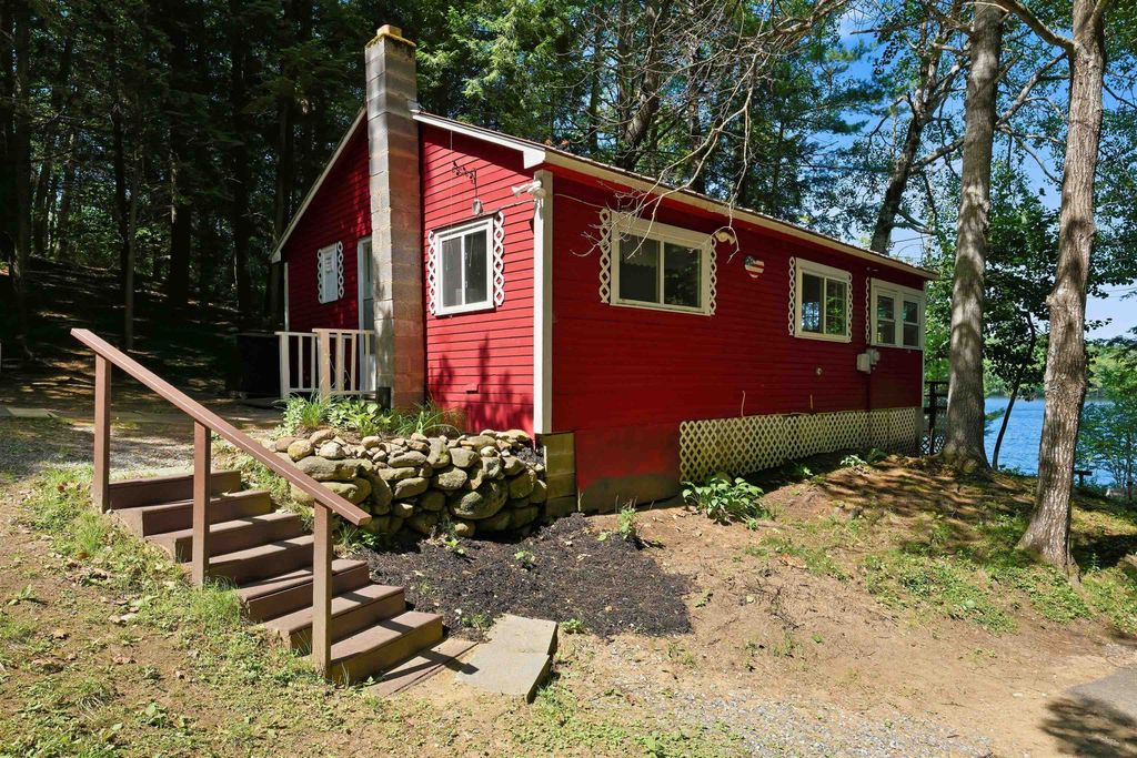 9 Berry Road, Loudon, NH 03307