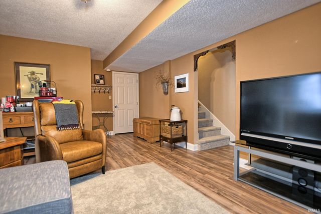 6299 Pfafflin Lake Boulevard, Newburgh, IN 47630