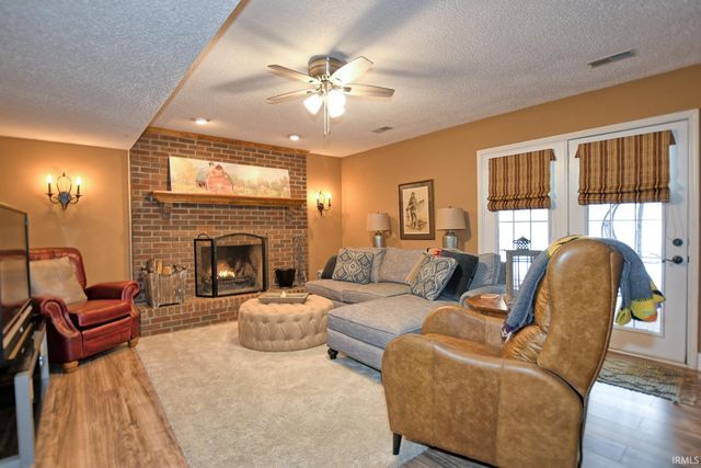 6299 Pfafflin Lake Boulevard, Newburgh, IN 47630