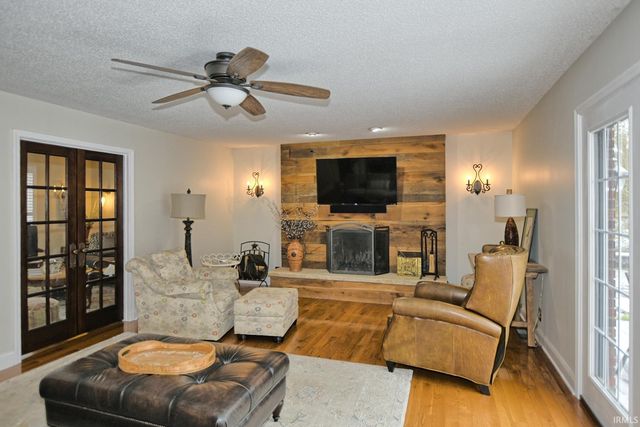 6299 Pfafflin Lake Boulevard, Newburgh, IN 47630
