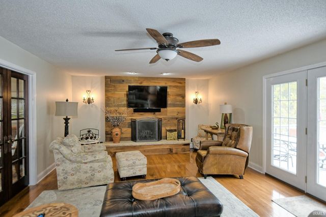 6299 Pfafflin Lake Boulevard, Newburgh, IN 47630
