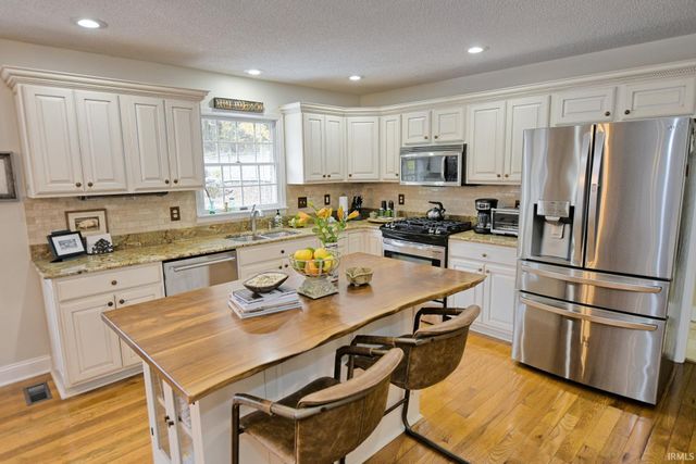 6299 Pfafflin Lake Boulevard, Newburgh, IN 47630
