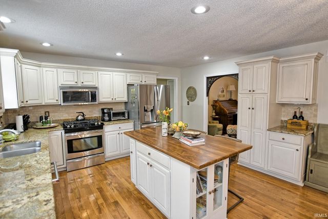 6299 Pfafflin Lake Boulevard, Newburgh, IN 47630