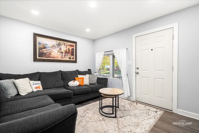 390 Fulton Street, South Elgin, IL 60177