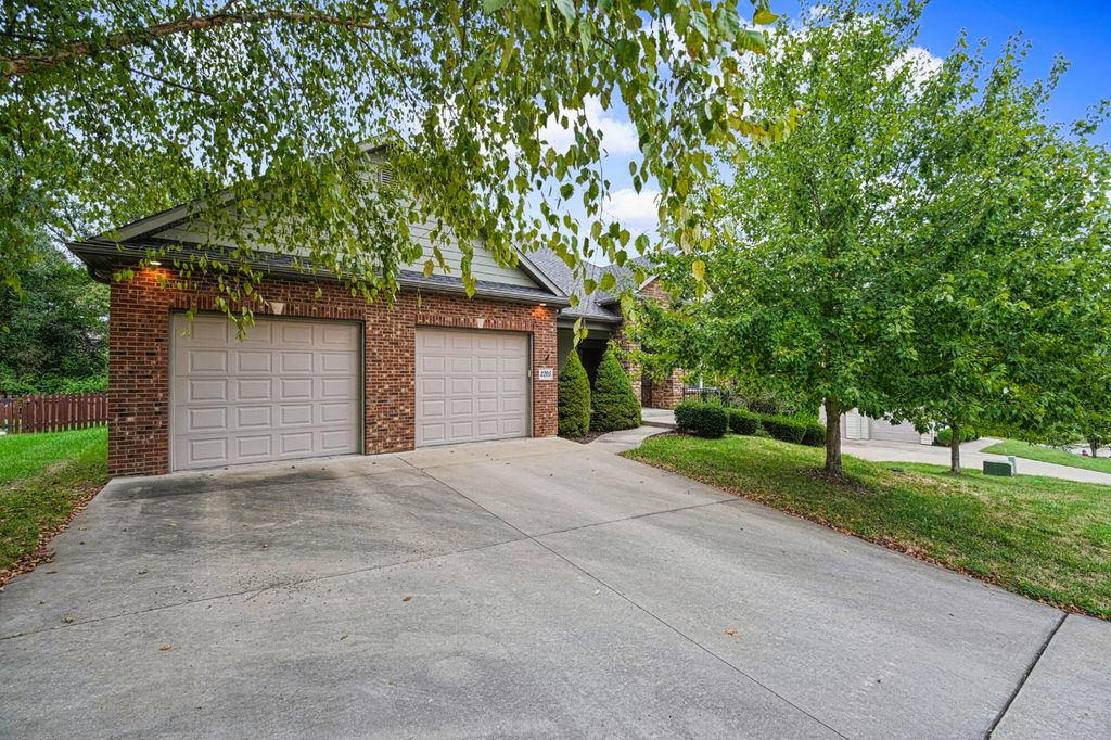2205 OAK HARBOR CT, Columbia, MO 65203