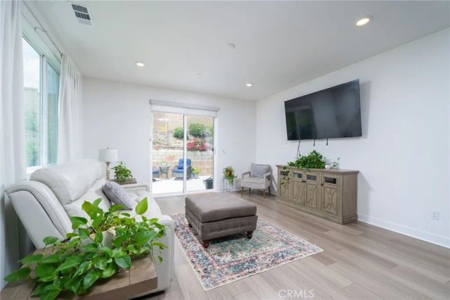 380 Havasu, Rialto, CA 92377