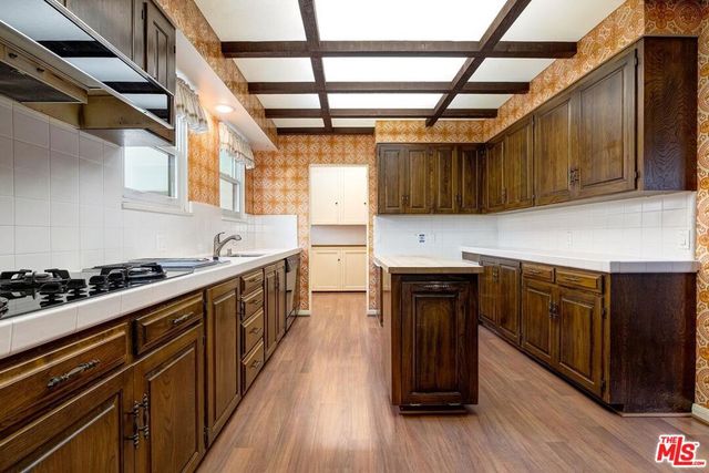 702 N Linden Drive, Beverly Hills, CA 90210