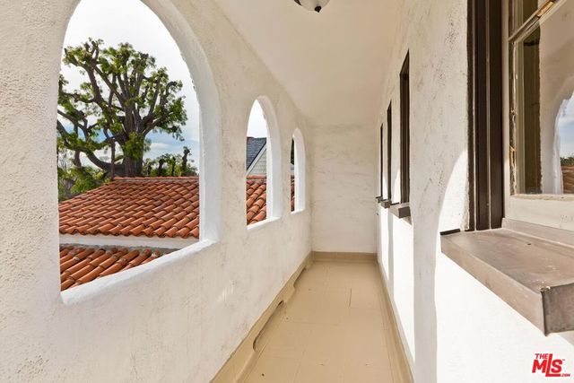 702 N Linden Drive, Beverly Hills, CA 90210