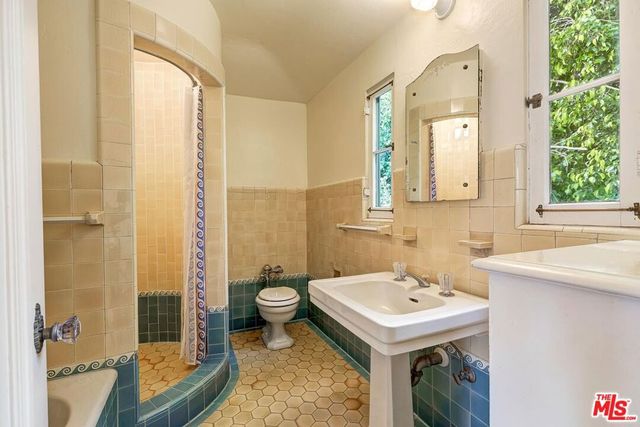 702 N Linden Drive, Beverly Hills, CA 90210