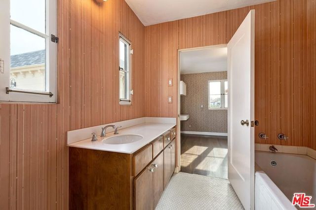 702 N Linden Drive, Beverly Hills, CA 90210