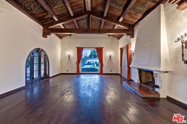 702 N Linden Drive, Beverly Hills, CA 90210