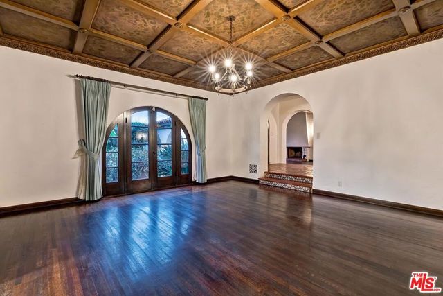 702 N Linden Drive, Beverly Hills, CA 90210