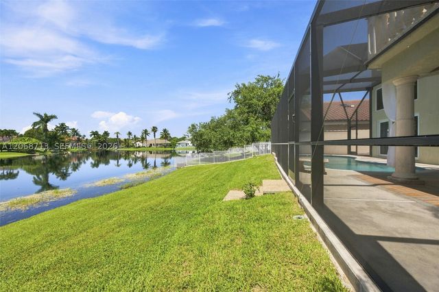 14060 Richwood Pl, Davie, FL 33325