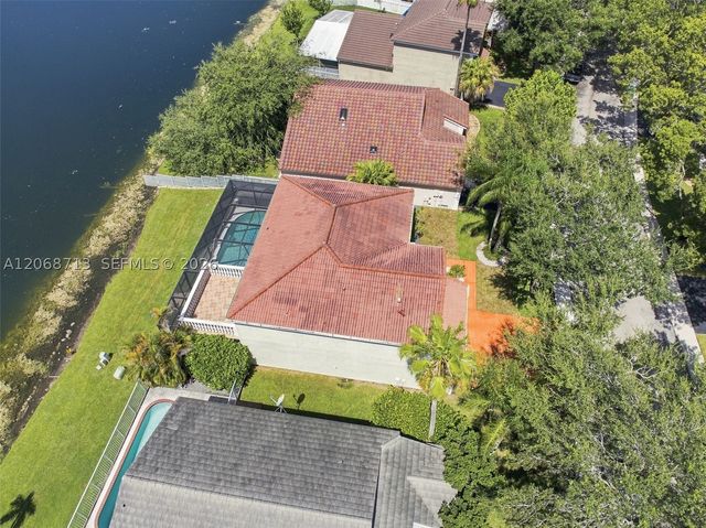14060 Richwood Pl, Davie, FL 33325
