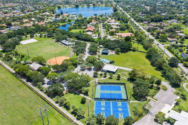 14060 Richwood Pl, Davie, FL 33325