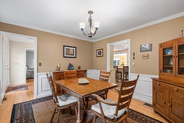85 Comstock Dr, Wrentham, MA 02093