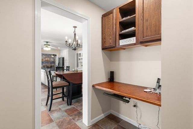 85 Comstock Dr, Wrentham, MA 02093