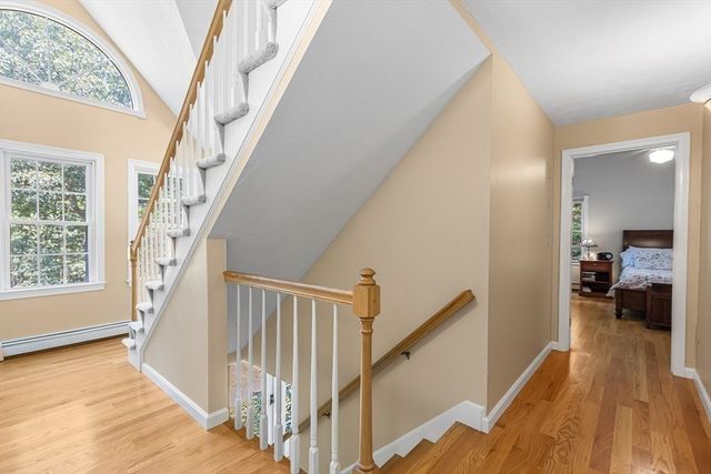 85 Comstock Dr, Wrentham, MA 02093