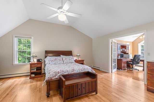 85 Comstock Dr, Wrentham, MA 02093