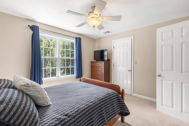 85 Comstock Dr, Wrentham, MA 02093