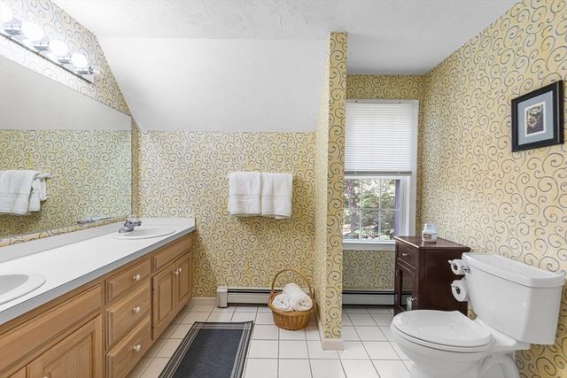85 Comstock Dr, Wrentham, MA 02093
