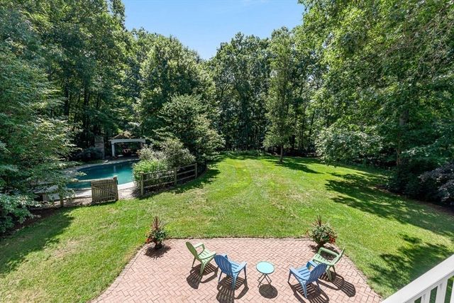 85 Comstock Dr, Wrentham, MA 02093