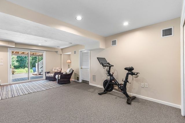 85 Comstock Dr, Wrentham, MA 02093