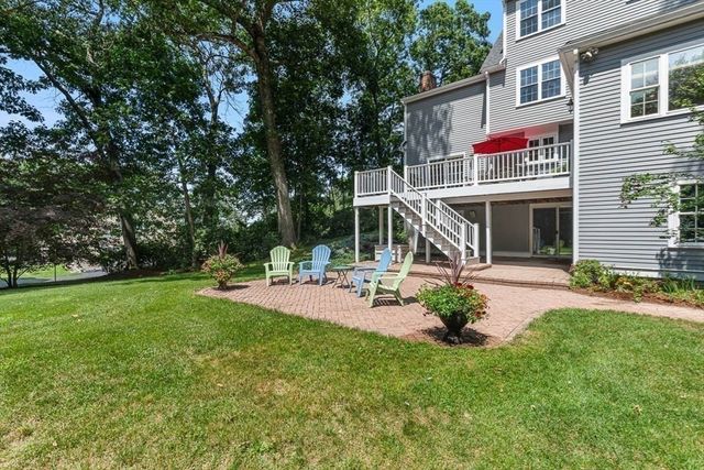 85 Comstock Dr, Wrentham, MA 02093