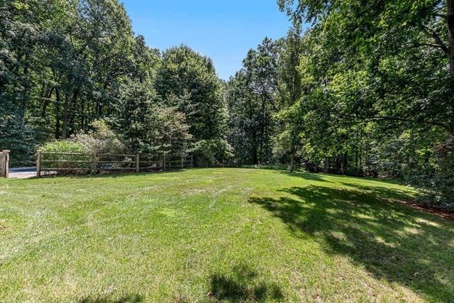 85 Comstock Dr, Wrentham, MA 02093