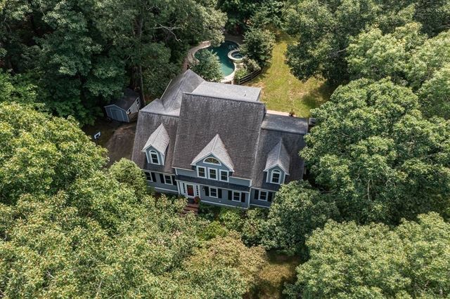 85 Comstock Dr, Wrentham, MA 02093