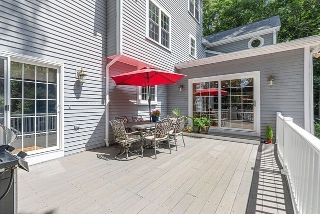 85 Comstock Dr, Wrentham, MA 02093