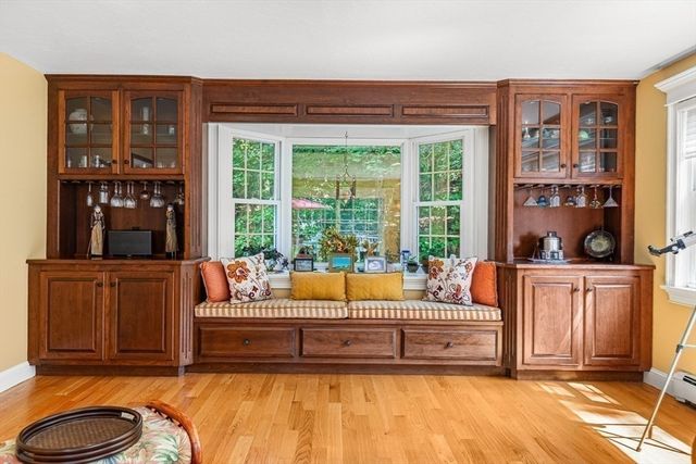 85 Comstock Dr, Wrentham, MA 02093