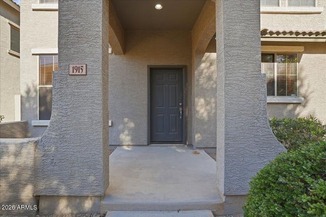 1915 E OXFORD Lane, Gilbert, AZ 85295