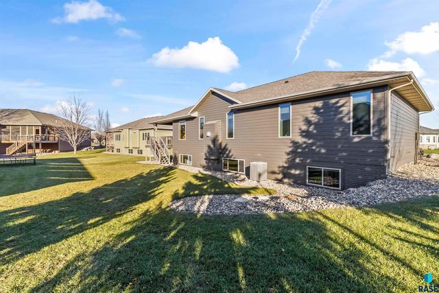 8609 S Carver Cir Circle, Sioux Falls, SD 57108